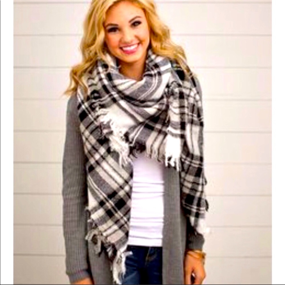 ModCloth black and white plaid blanket scarf